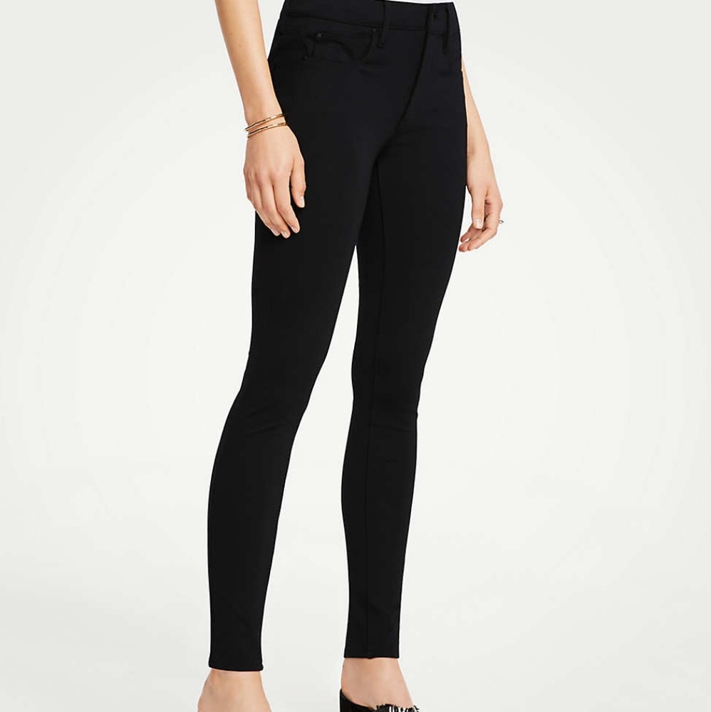 ANN TAYLOR - Black Pocket Leggings